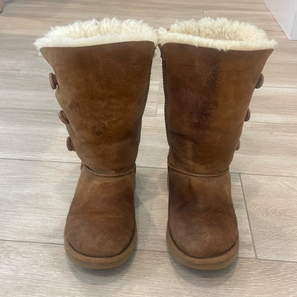 Ugg kids/youth size 4 tan